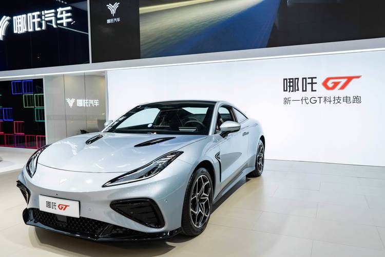 重庆酉阳县盛优浩企业管理咨询哪吒汽车在智能汽车领域的表现，领途汽车在新能源汽车市场中的影响力